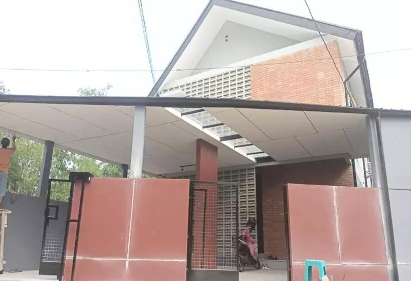 Hotelli Oyo 93514 Rubina Syariah