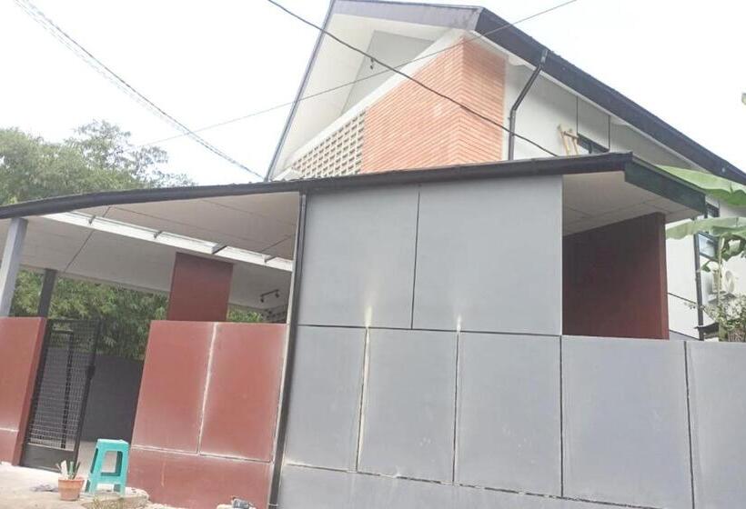 בית מלון כפרי Oyo 93514 Rubina Syariah