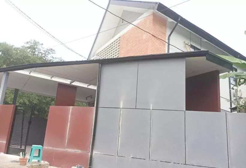 Hotelli Oyo 93514 Rubina Syariah