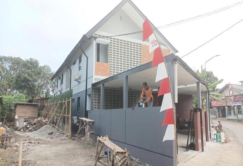 בית מלון כפרי Oyo 93514 Rubina Syariah