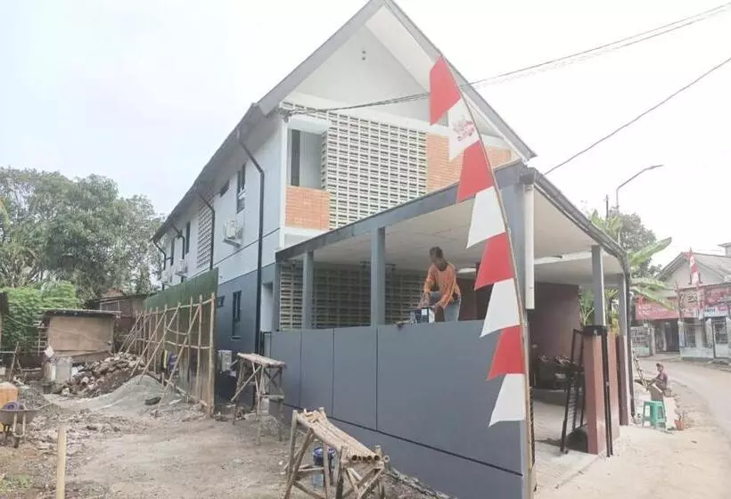 Hotelli Oyo 93514 Rubina Syariah