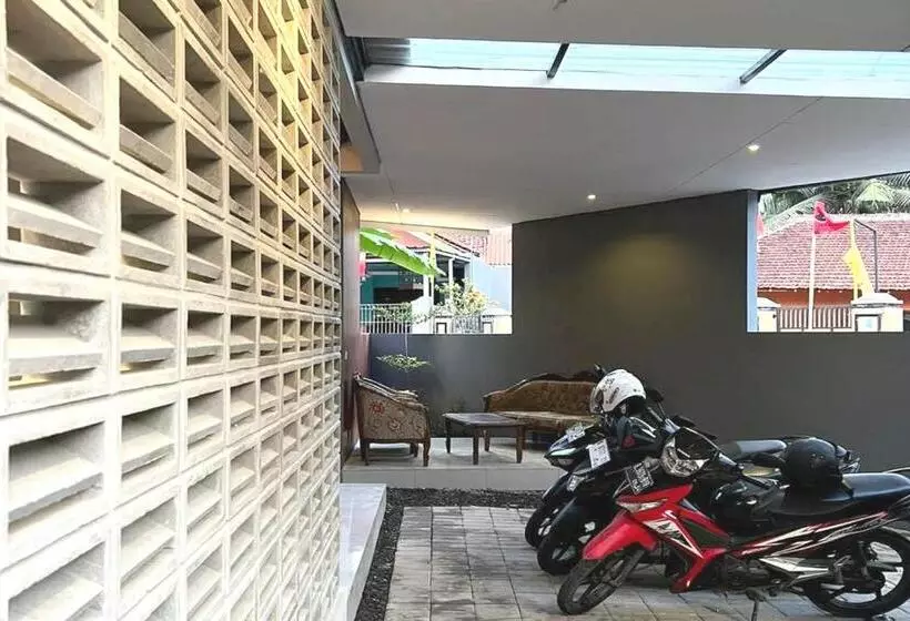 Hotelli Oyo 93514 Rubina Syariah