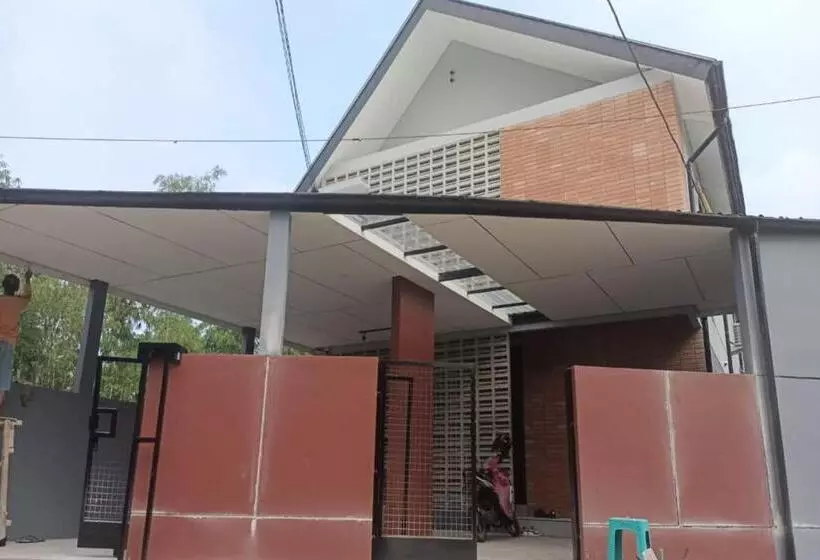 Hotelli Oyo 93514 Rubina Syariah