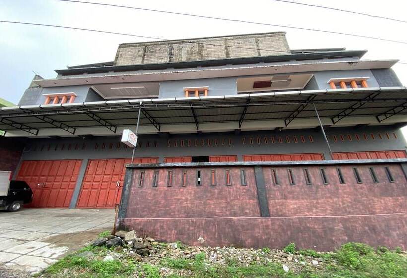 هتل Oyo 93532 Kost Nian Syariah