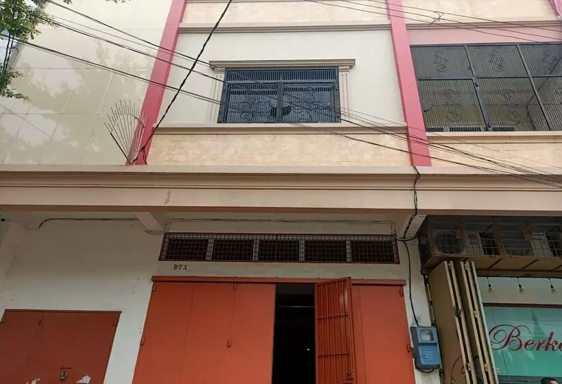 ホテル Oyo 93538 Millow Kost