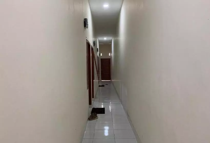 ホテル Oyo 93538 Millow Kost