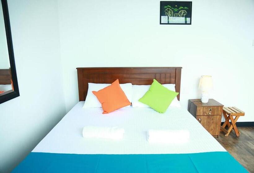 Pensió Eden Rock Luxurious Accommodation