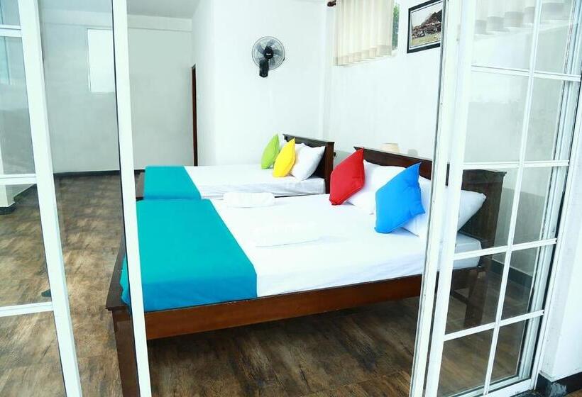 Pensió Eden Rock Luxurious Accommodation