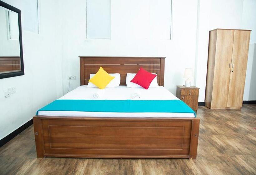 Pensió Eden Rock Luxurious Accommodation