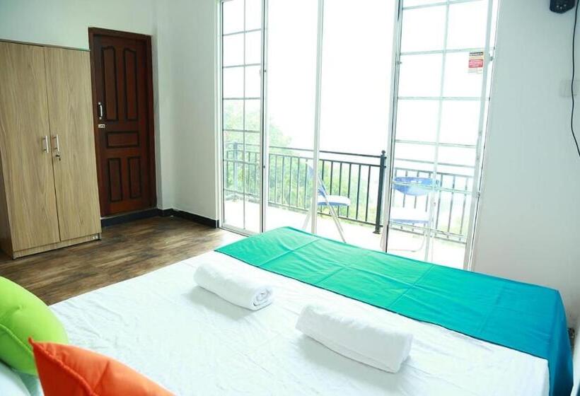 Pensió Eden Rock Luxurious Accommodation