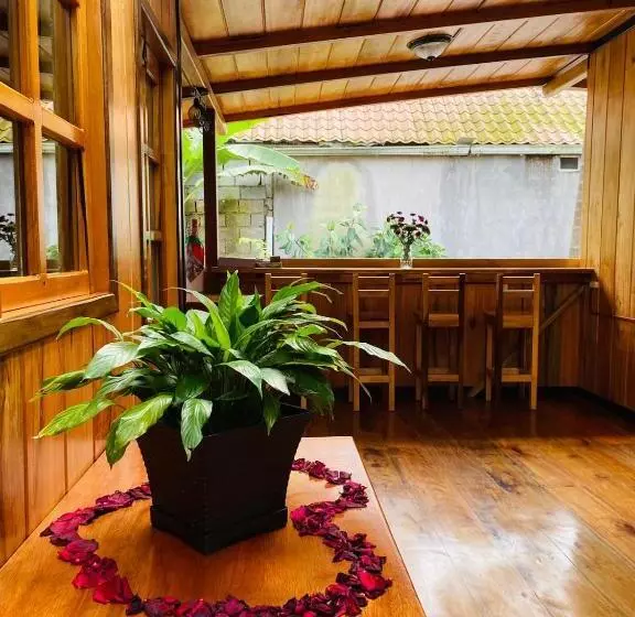 ペンション Guayabo Hostal Mindo