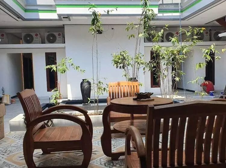 Pensionat Omah Joglo Bugis