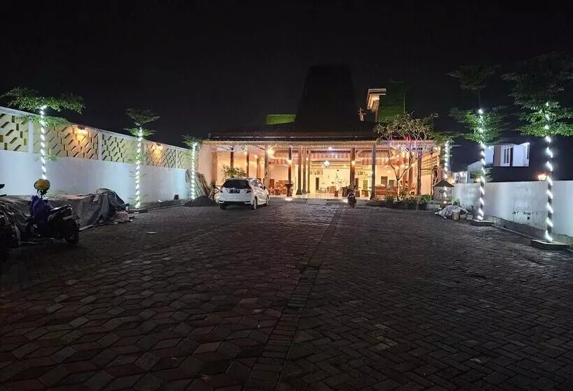 Pensionat Omah Joglo Bugis