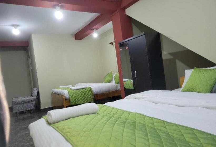 پانسیون Vati Guesthouse