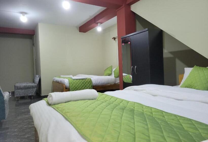 پانسیون Vati Guesthouse