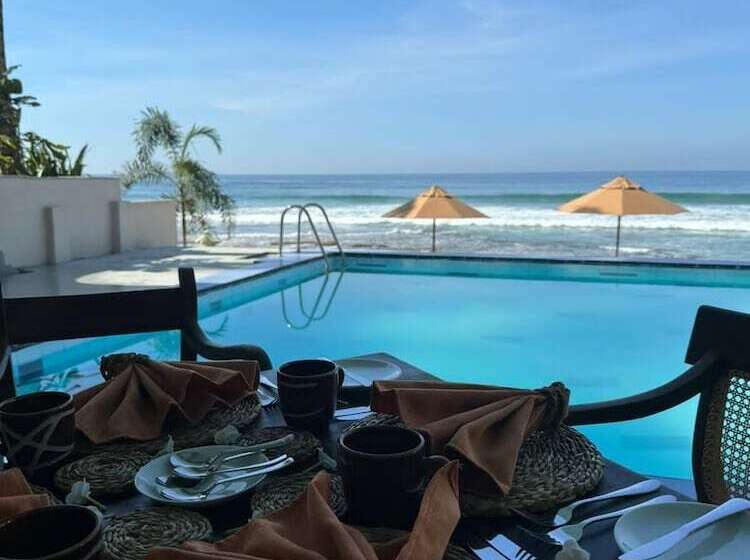 אתר נופש Neevana Hotel Hikkaduwa