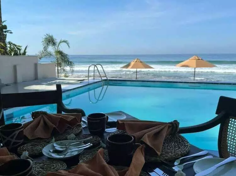 Lomakeskus Neevana Hotel Hikkaduwa