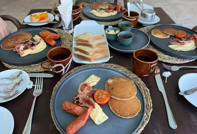 Lomakeskus Neevana Hotel Hikkaduwa