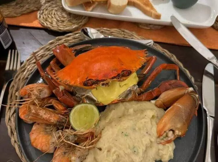 Lomakeskus Neevana Hotel Hikkaduwa