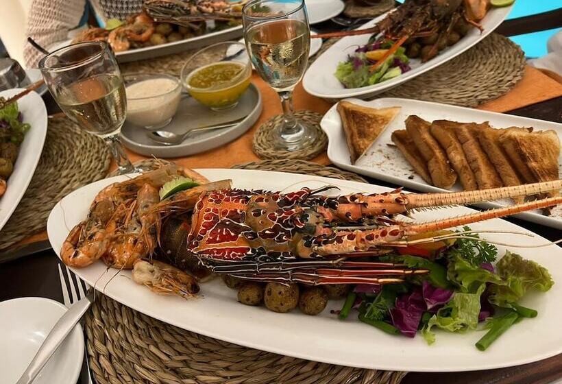 אתר נופש Neevana Hotel Hikkaduwa