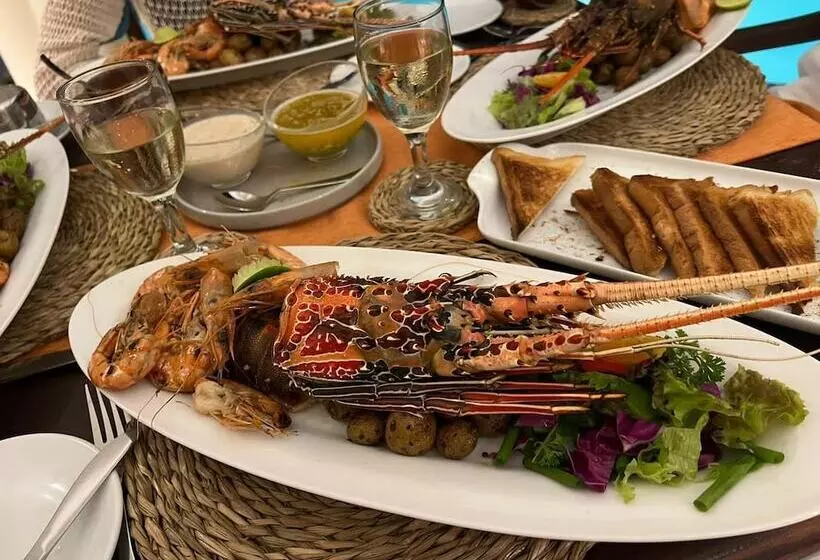 Lomakeskus Neevana Hotel Hikkaduwa