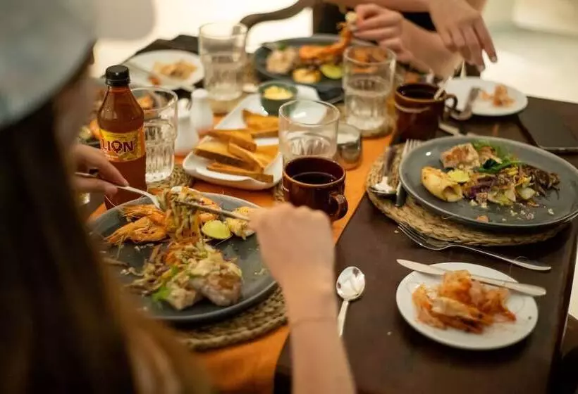 Lomakeskus Neevana Hotel Hikkaduwa