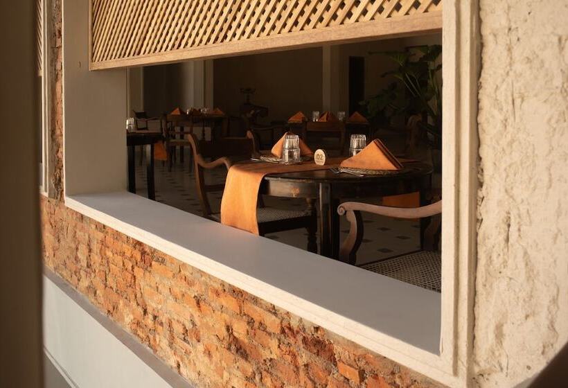 אתר נופש Neevana Hotel Hikkaduwa