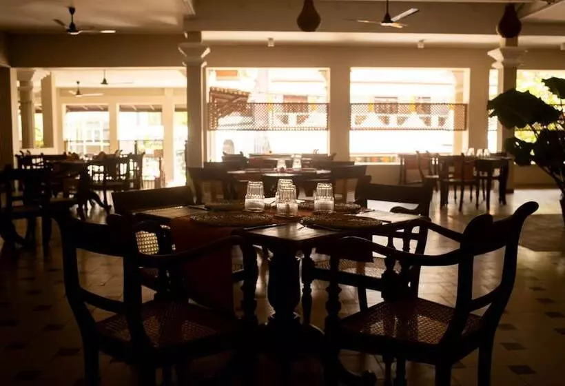 Lomakeskus Neevana Hotel Hikkaduwa