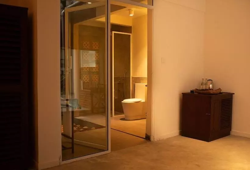 Lomakeskus Neevana Hotel Hikkaduwa