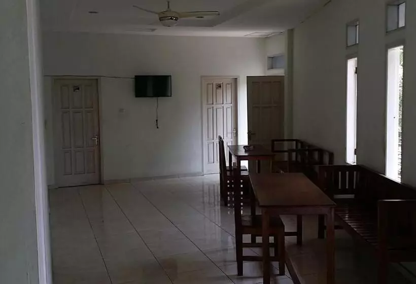 Spot On 93530 Sawang Sana Motel Syariah