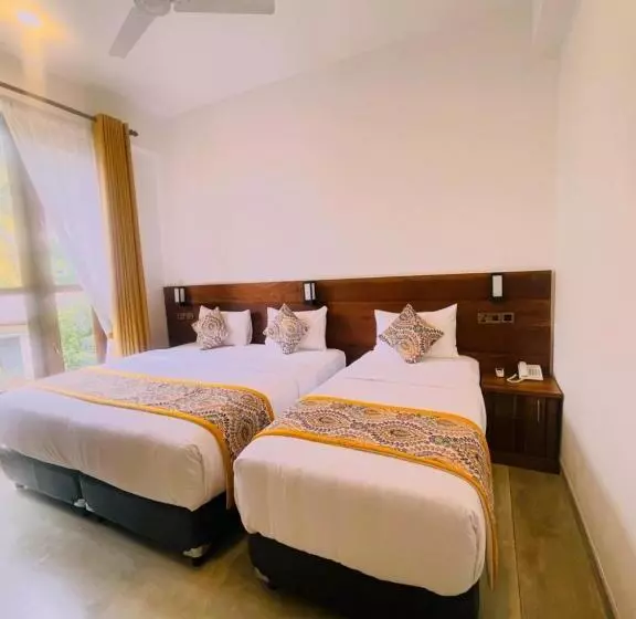 Hotelli Ceylon Ayu Resort Kandy
