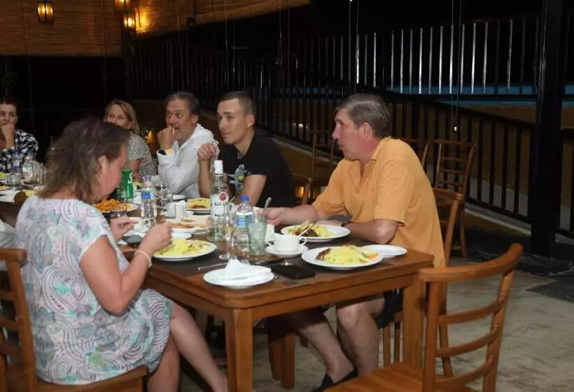 Hotelli Ceylon Ayu Resort Kandy