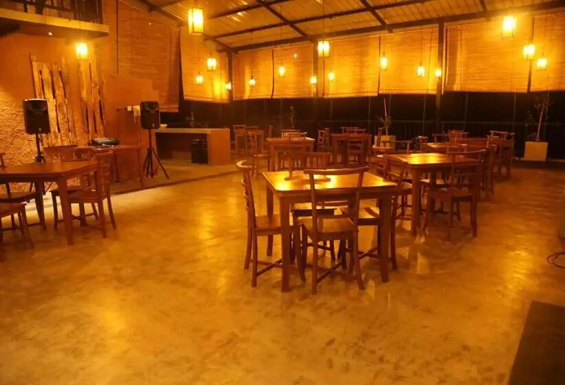 Hotelli Ceylon Ayu Resort Kandy