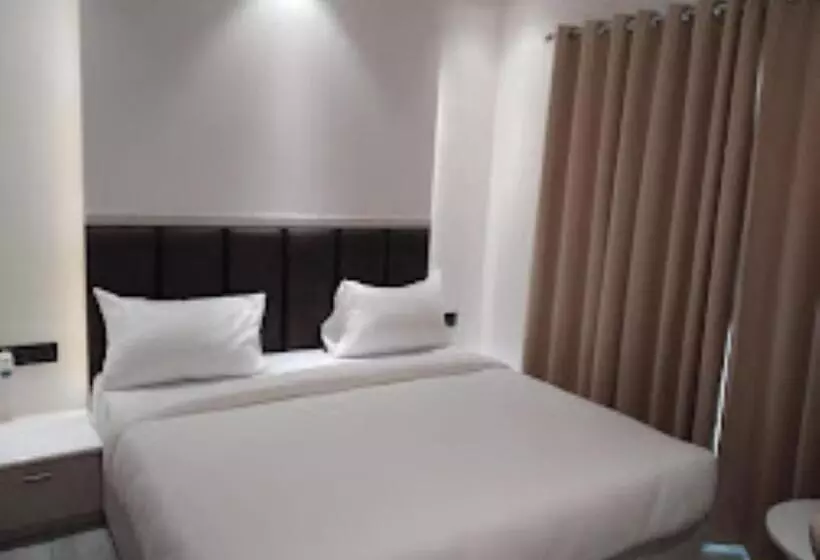 ホテル Midtown , Bareilly
