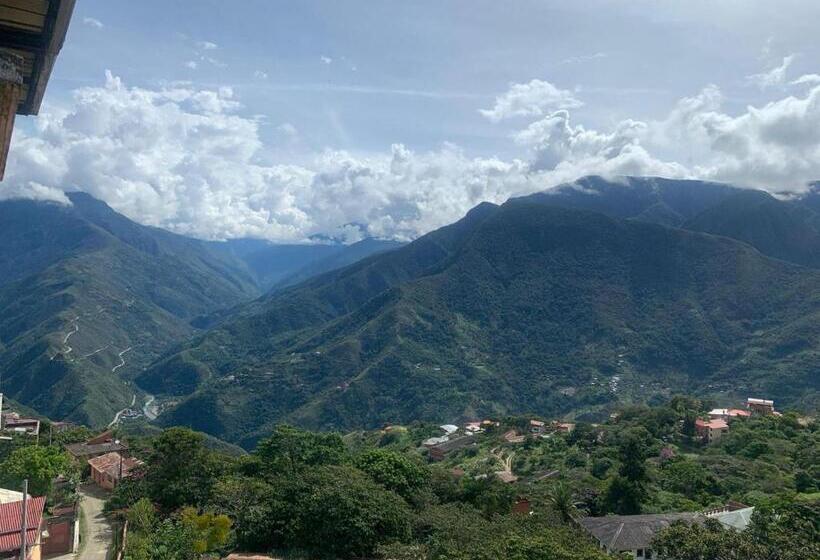 هتل Moderno Coroico