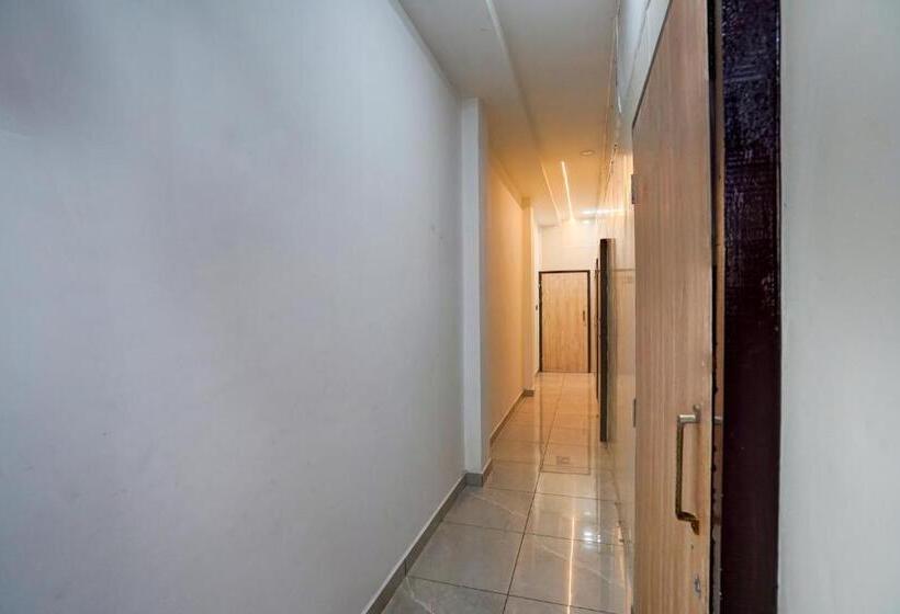 Oyo 82171 The Love Bird Hotel & Cafe