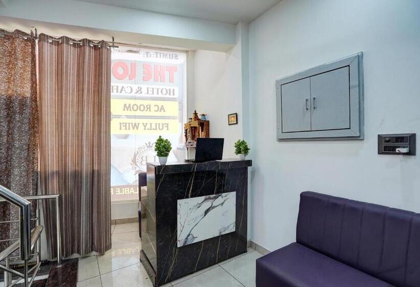 Oyo 82171 The Love Bird Hotel & Cafe