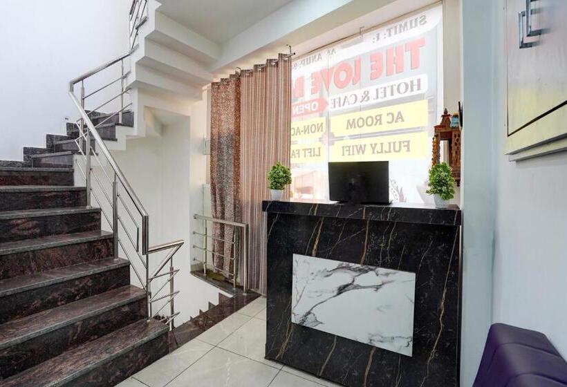 Oyo 82171 The Love Bird Hotel & Cafe