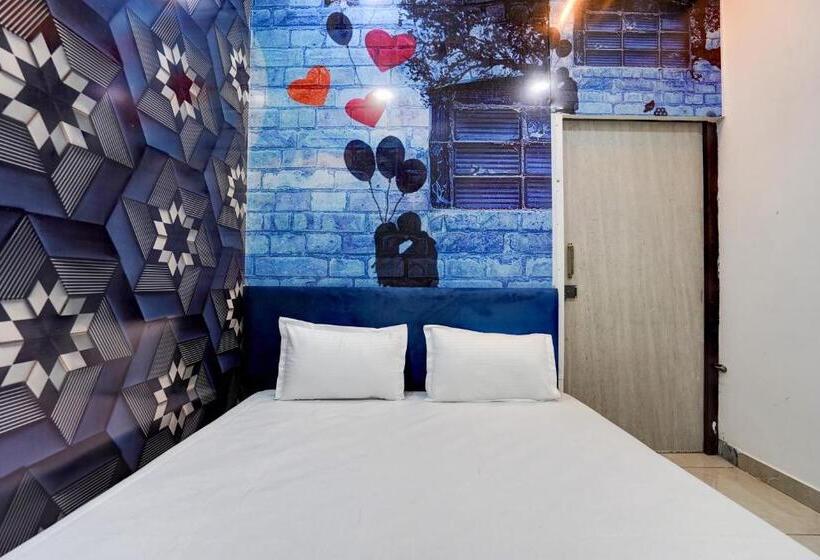 Oyo 82171 The Love Bird Hotel & Cafe