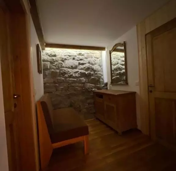 Majatalo Camera Cedru   Cătun