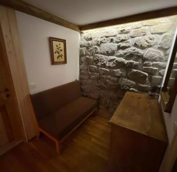 Majatalo Camera Cedru   Cătun