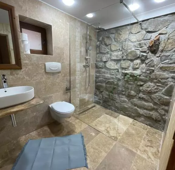 Majatalo Camera Cedru   Cătun