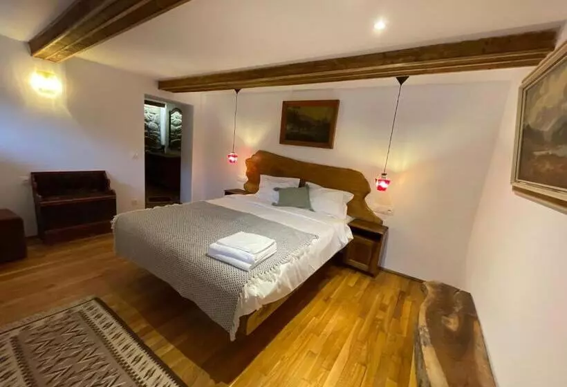 Majatalo Camera Cedru   Cătun