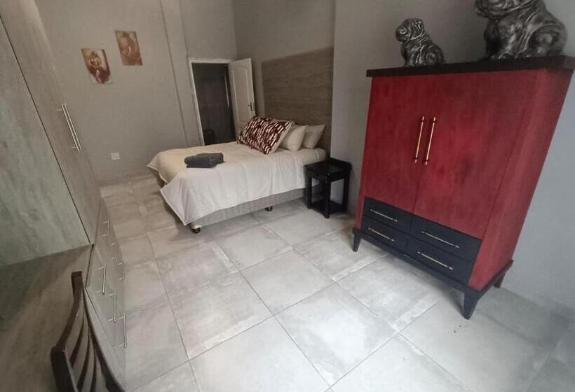 Pensão Clyde S On Dale Guest House