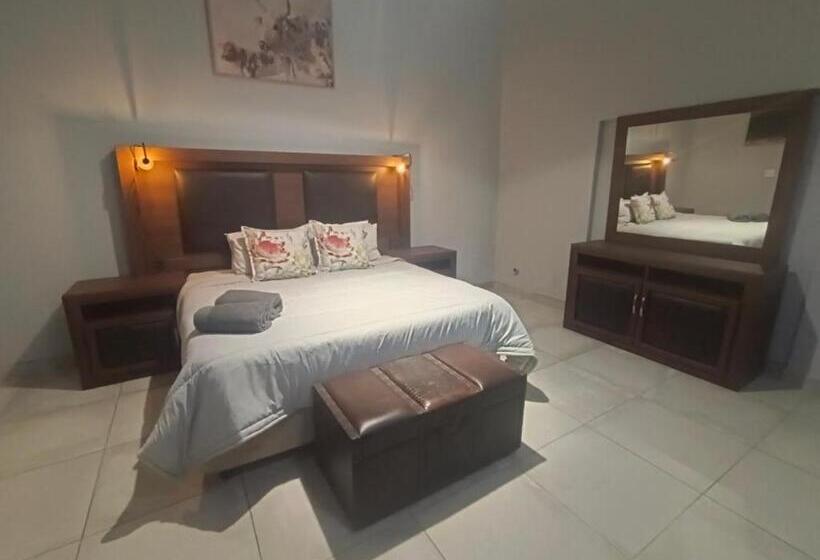 Pensão Clyde S On Dale Guest House