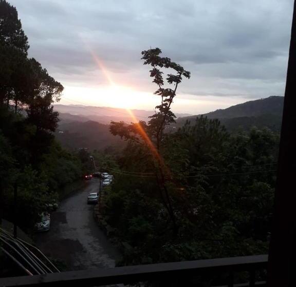 Пансион Hazelwood Kandaghat