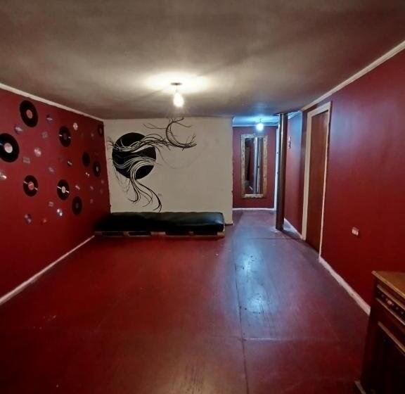 تختخواب و صبحانه Molino Rojo Hostel