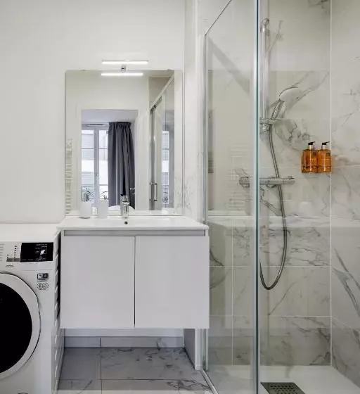 Emilie Homes   Clichy