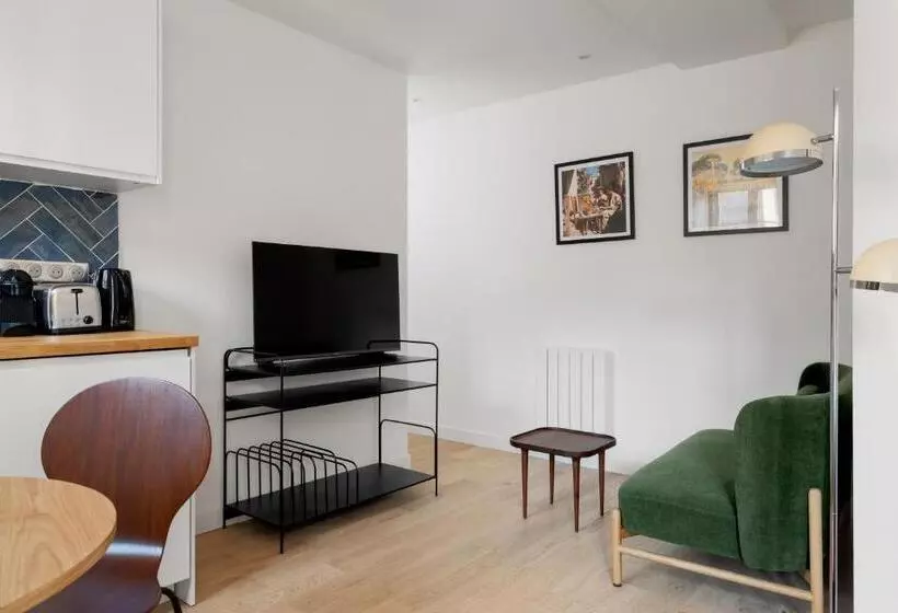 Emilie Homes   Clichy