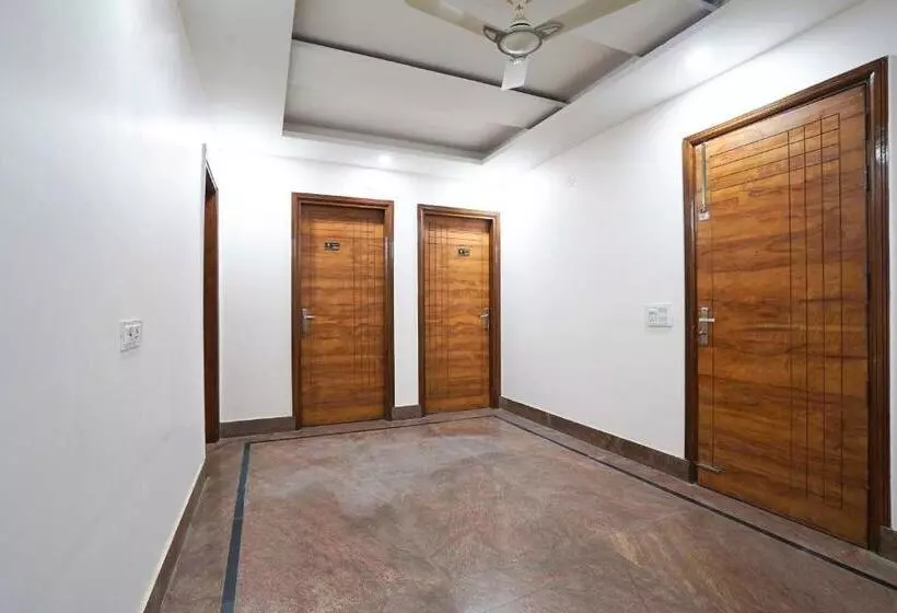 ホテル Townhouse 1337 Shavin Manor